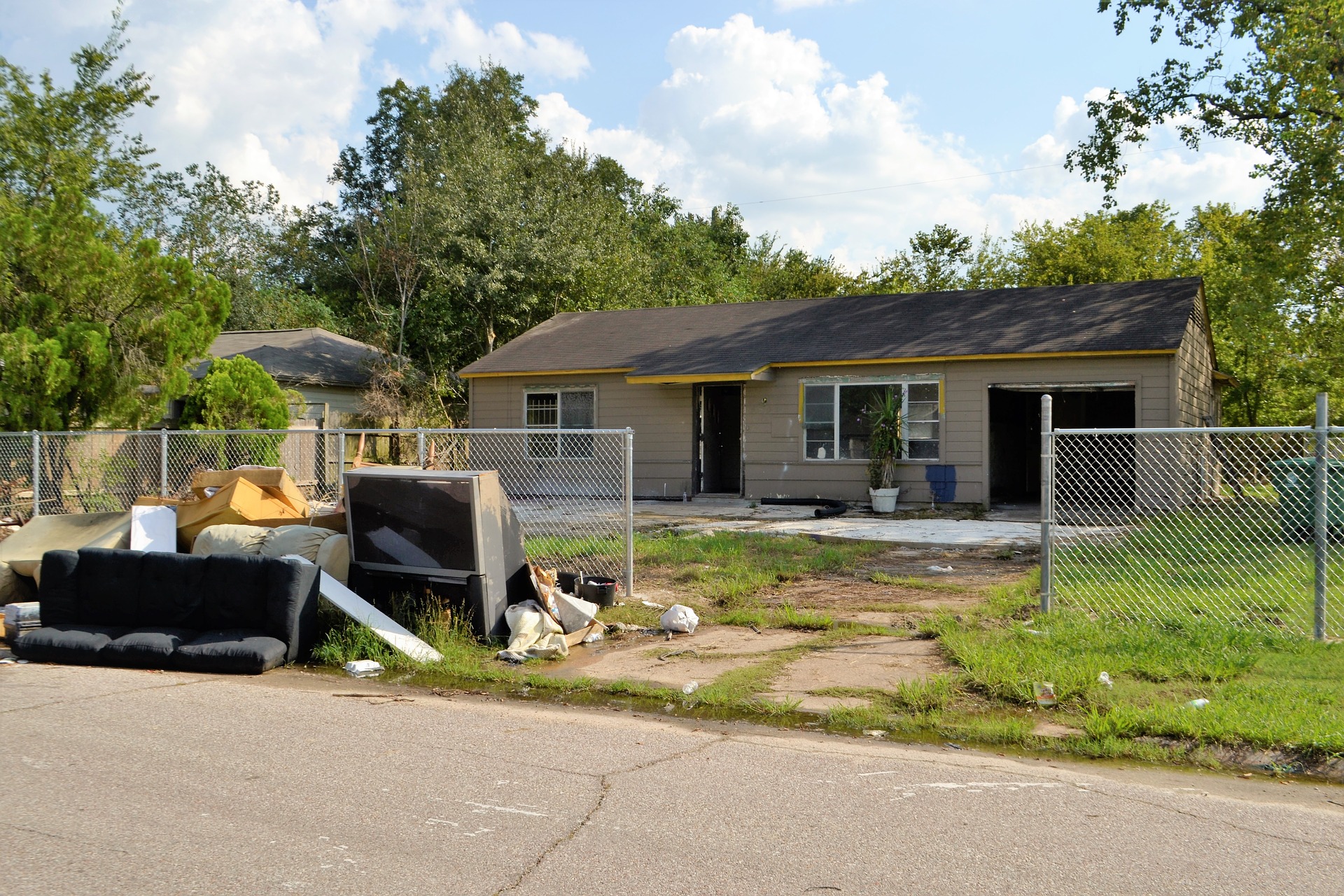 Dumpstermaxx- Flood Damage Clean Out Omaha, NE  Dumpster Rental